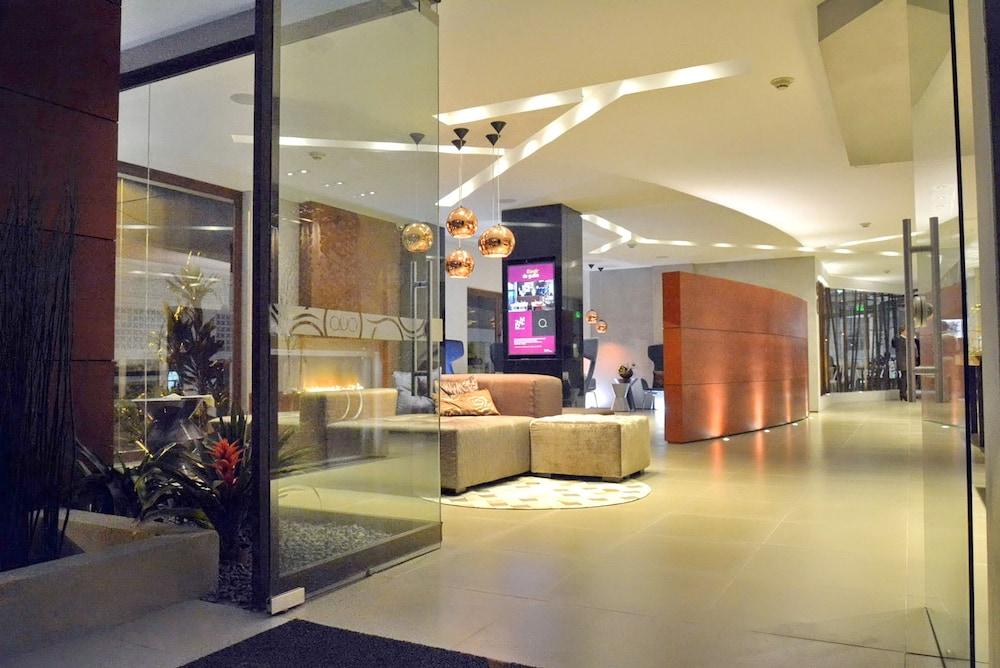Quo Quality Hotel 马尼萨莱斯 外观 照片 The lobby of the hotel