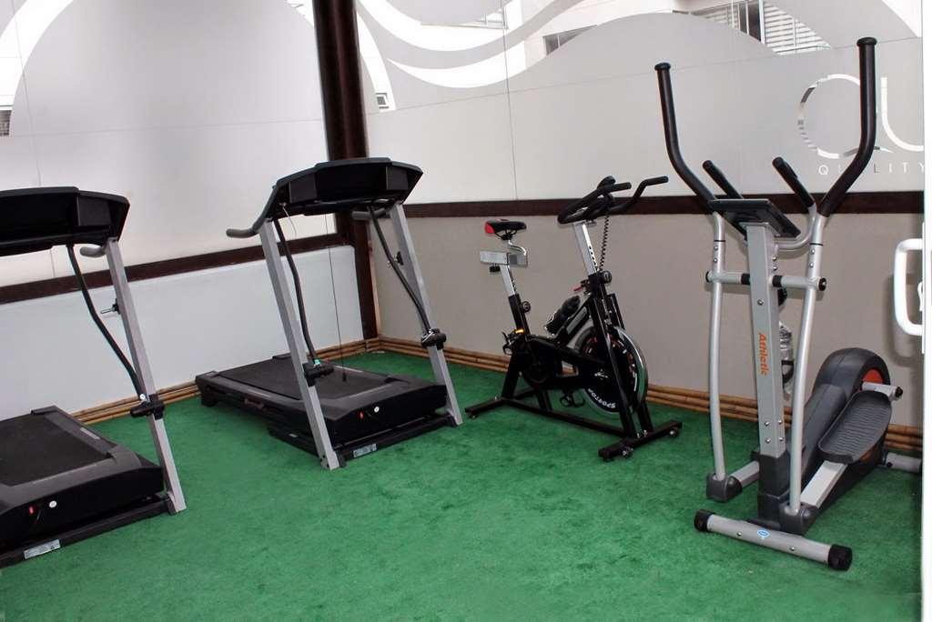 Quo Quality Hotel 马尼萨莱斯 设施 照片 Elliptical trainer (right)