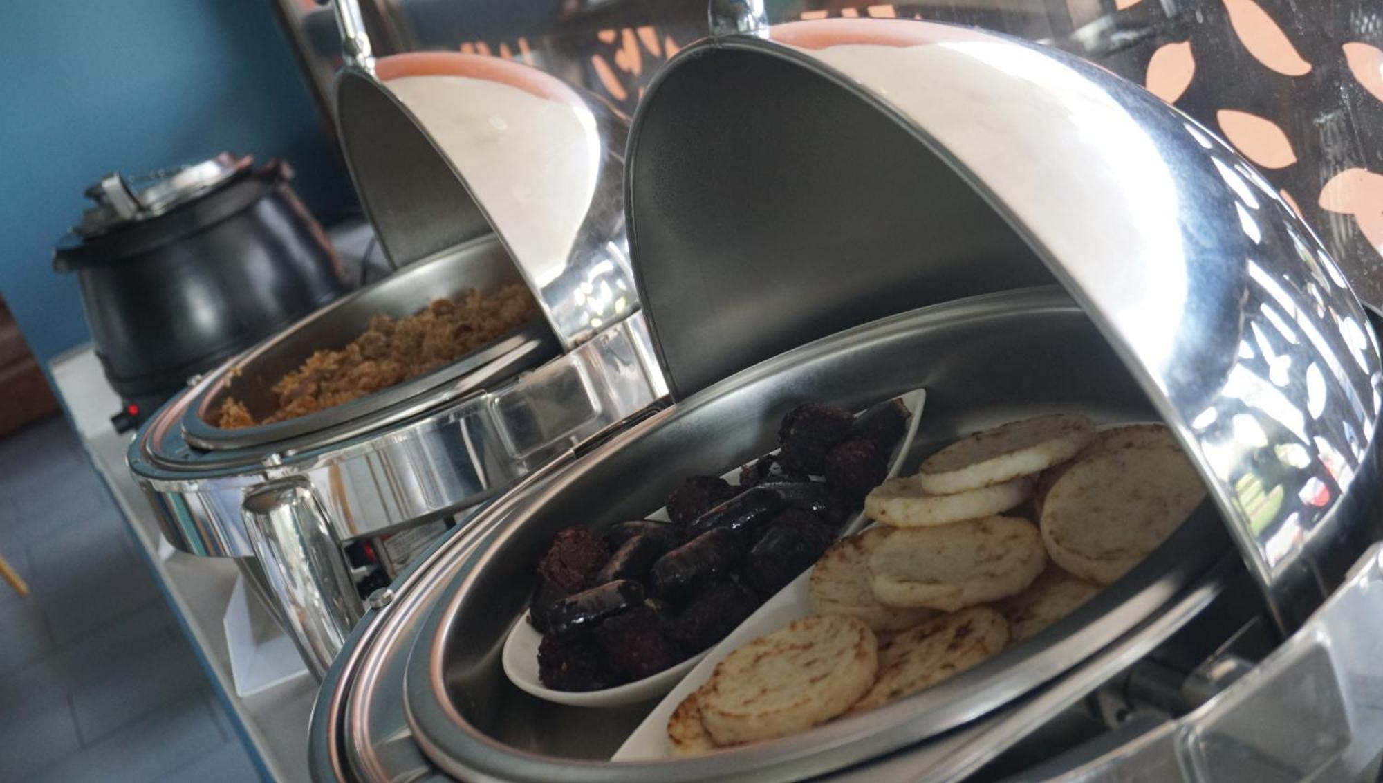 Quo Quality Hotel 马尼萨莱斯 外观 照片 A chafing dish