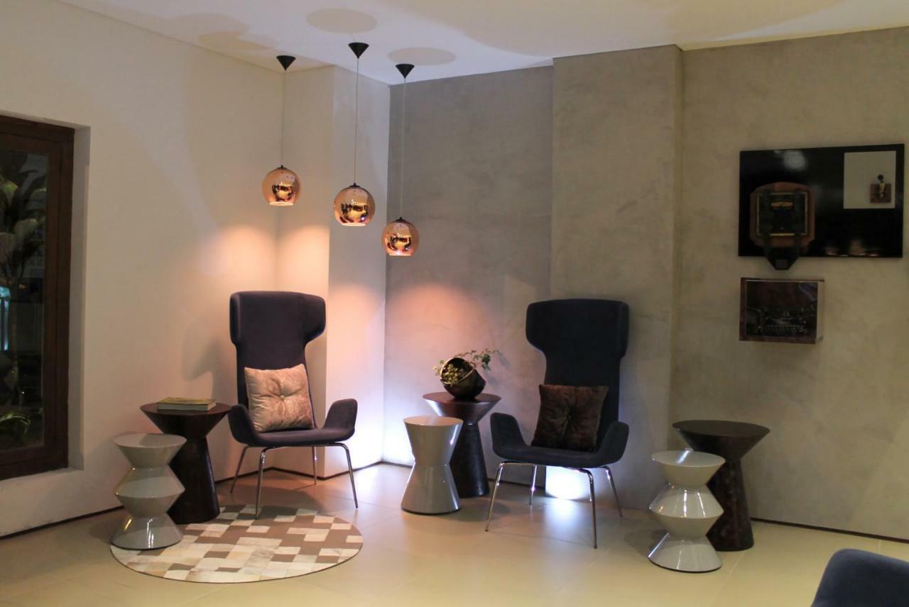 Quo Quality Hotel 马尼萨莱斯 外观 照片 Interior of the showroom